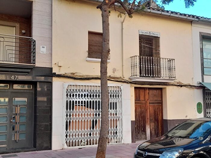 Casas en venta y pisos alquiler - 1