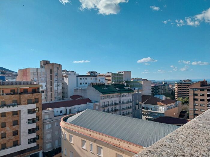 Casas en venta y pisos alquiler - 1