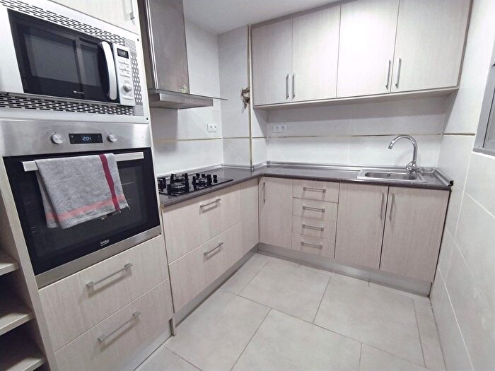 Casas en venta y pisos alquiler - 3