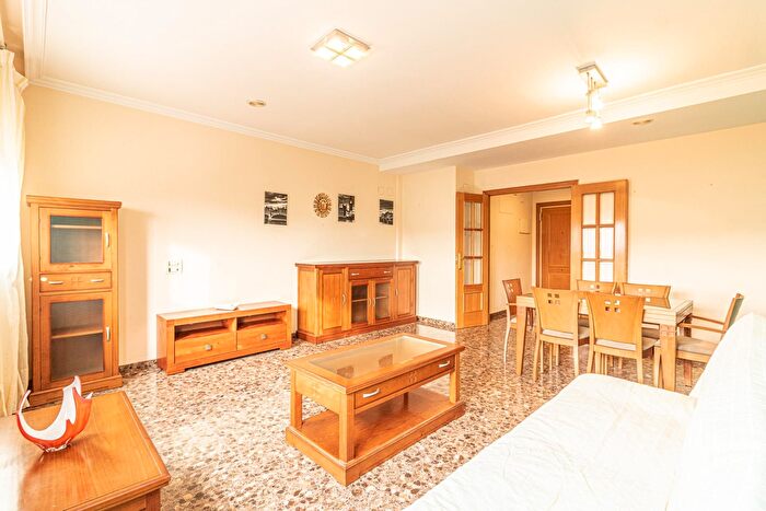 Casas en venta y pisos alquiler - 3