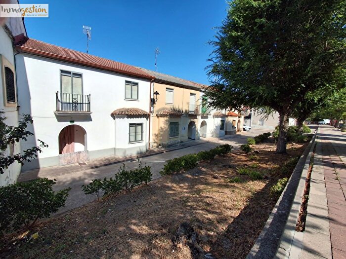 Casas en venta y pisos alquiler - 1