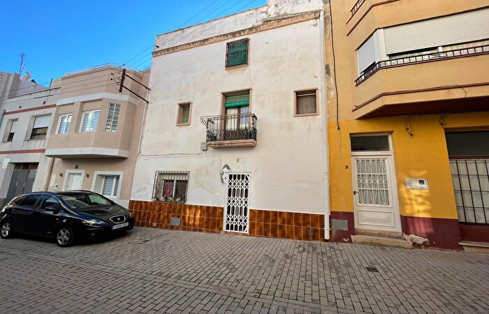 Casas en venta y pisos alquiler - 3