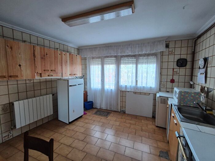 Casas en venta y pisos alquiler - 3