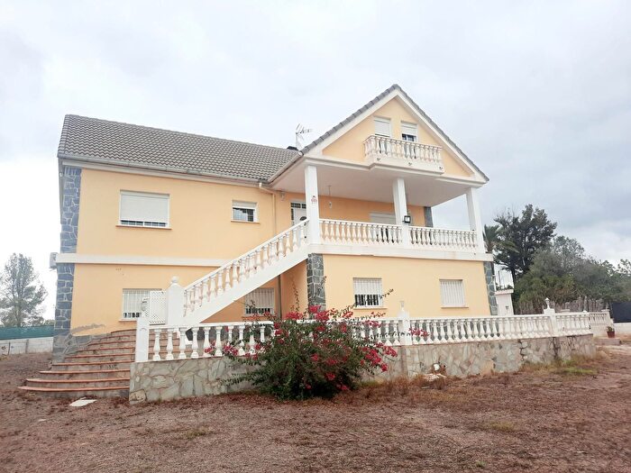 Casa en venta en Alginet, Valencia de 4 habitaciones