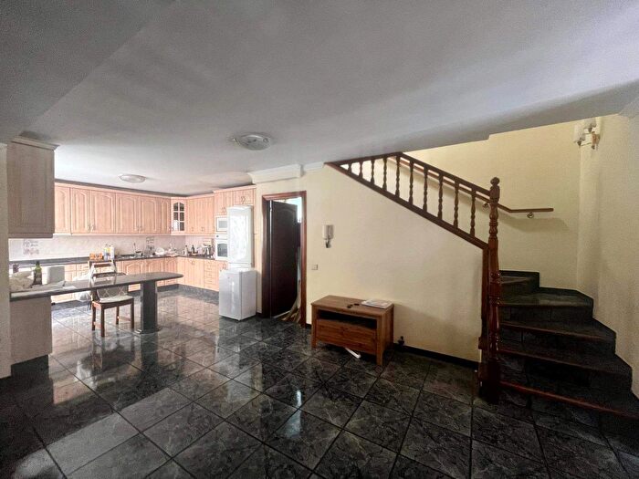Casas en venta y pisos alquiler - 2