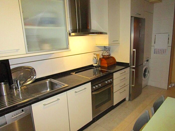 Casas en venta y pisos alquiler - 3