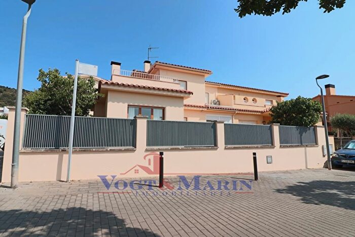 Casa en venta en Els Grecs Mas Oliva, Roses de 5 habitaciones