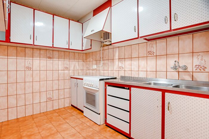 Casas en venta y pisos alquiler - 1