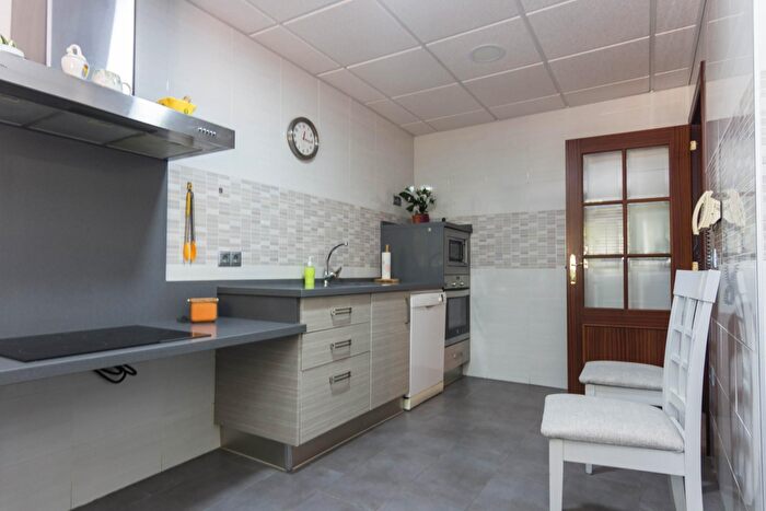 Casas en venta y pisos alquiler - 3