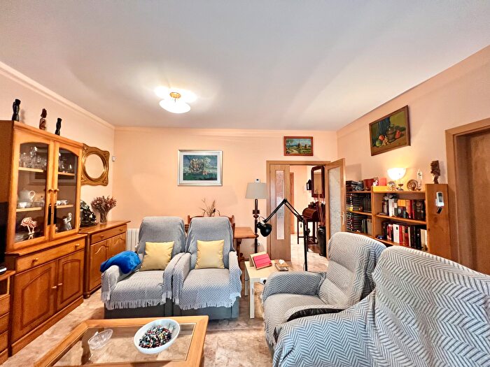 Casas en venta y pisos alquiler - 2