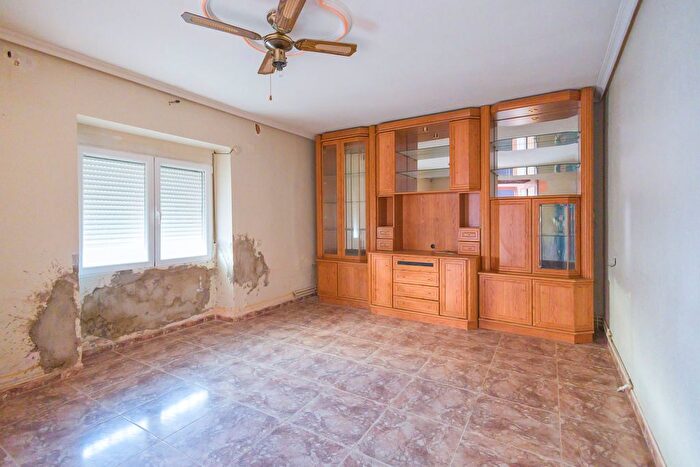 Casas en venta y pisos alquiler - 2