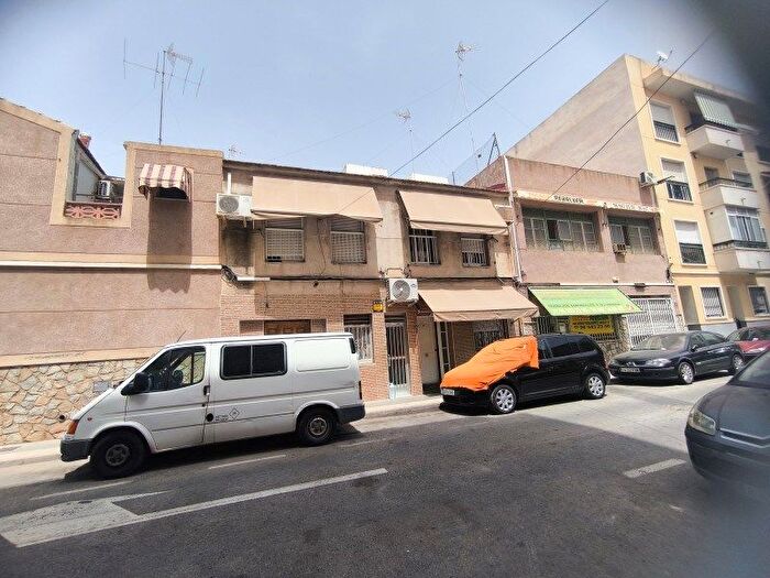 Casas en venta y pisos alquiler - 3