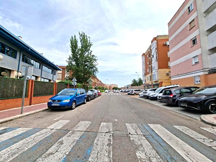 Casas en venta y pisos alquiler - 1