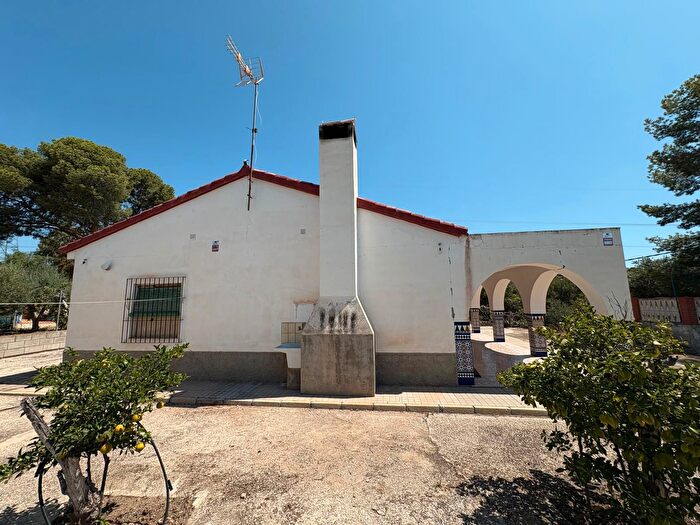 Casa en venta en Busot, Alicante de 3 habitaciones