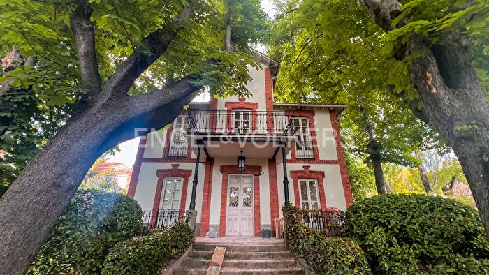 Casas en venta y pisos alquiler - 1