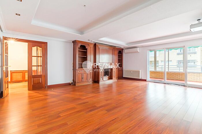 Casas en venta y pisos alquiler - 1