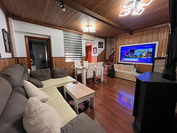 Casas en venta y pisos alquiler - 1