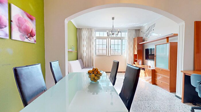 Casas en venta y pisos alquiler - 1