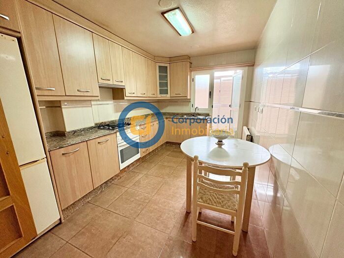 Casas en venta y pisos alquiler - 3