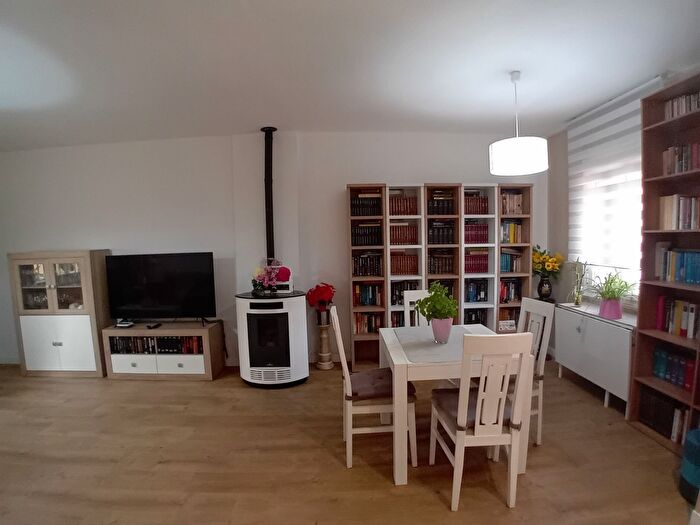 Casas en venta y pisos alquiler - 3