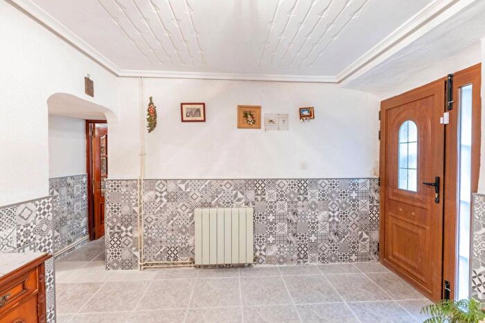 Casas en venta y pisos alquiler - 1