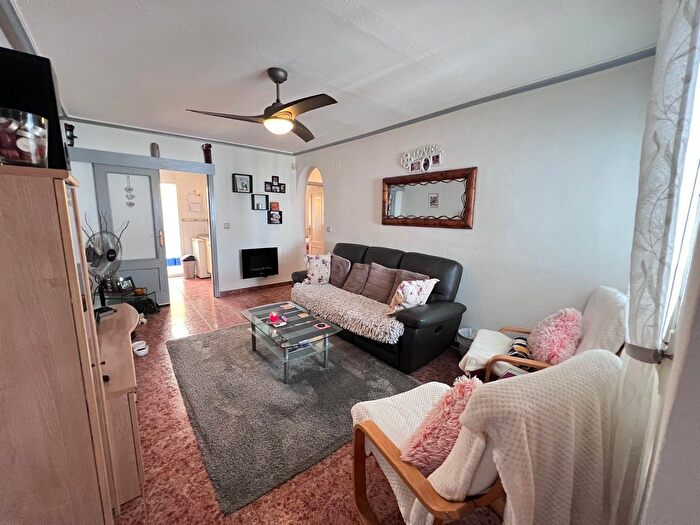 Casas en venta y pisos alquiler - 3