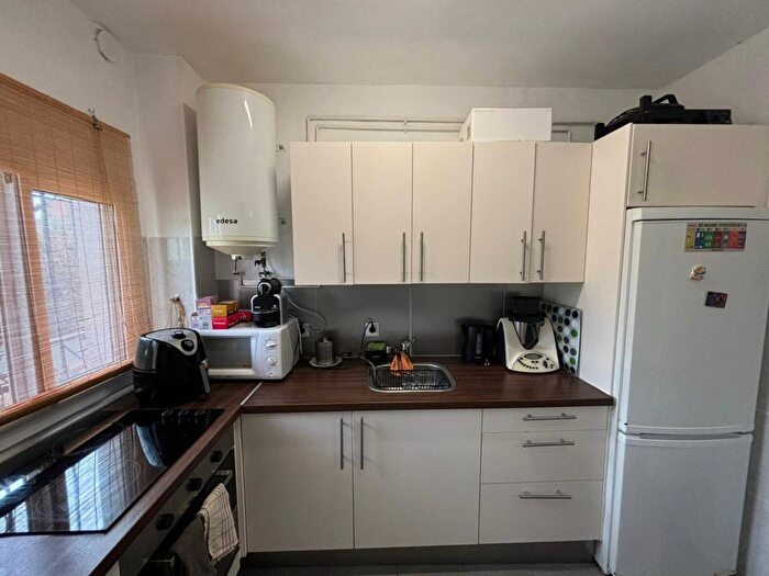 Casas en venta y pisos alquiler - 2