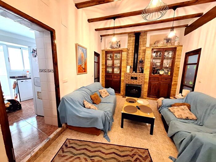 Casas en venta y pisos alquiler - 1