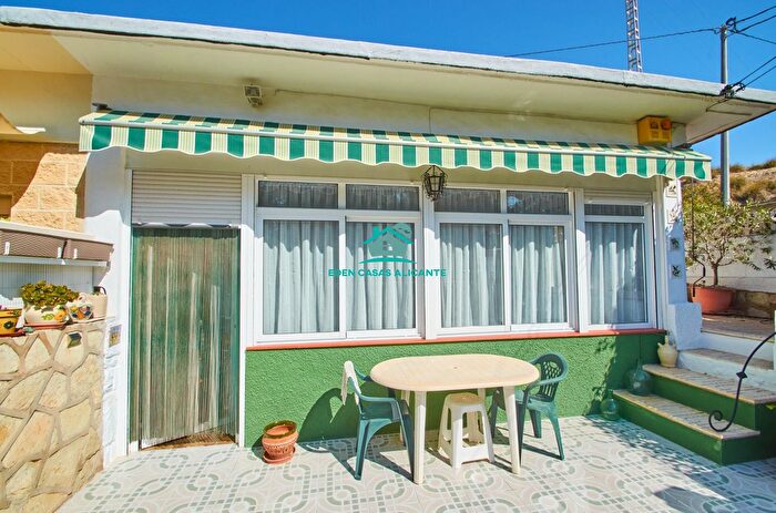 Casa en venta en Pueblo Español Coveta Fumá, El Campello de 2 habitaciones