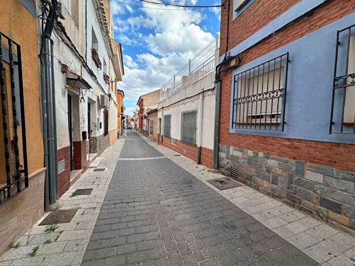 Casas en venta y pisos alquiler - 3