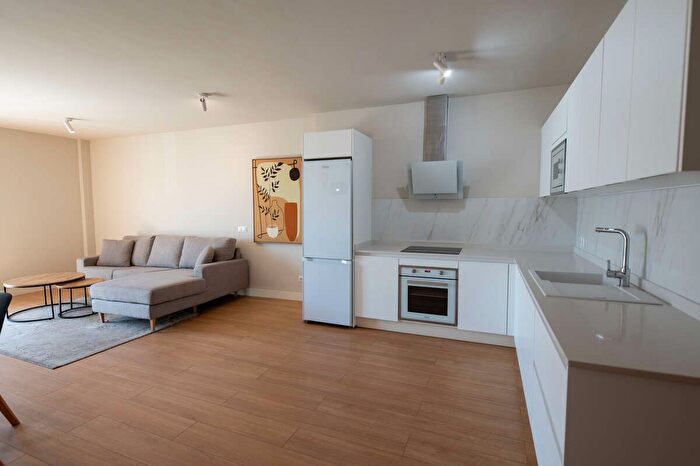 Casas en venta y pisos alquiler - 2