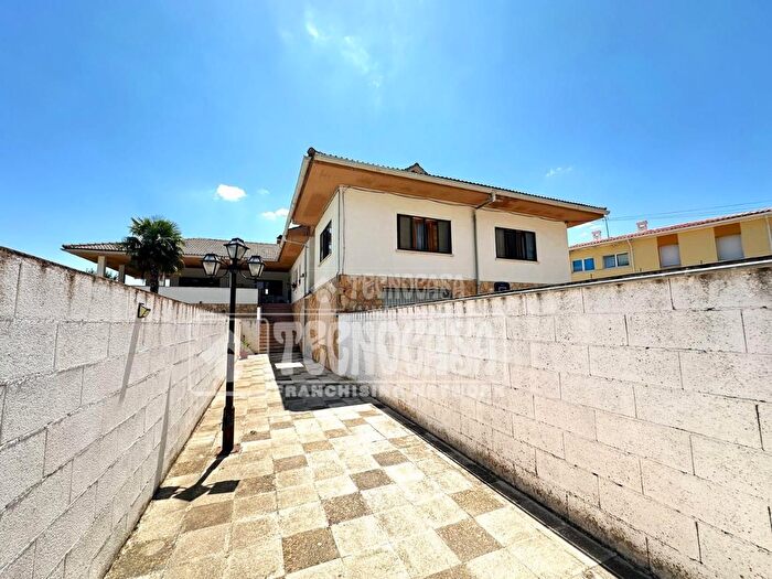 Casas en venta y pisos alquiler - 1
