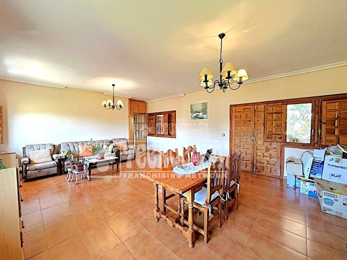 Casas en venta y pisos alquiler - 3