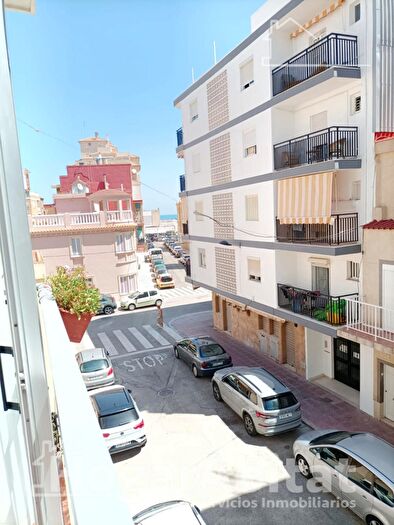 Casas en venta y pisos alquiler - 3
