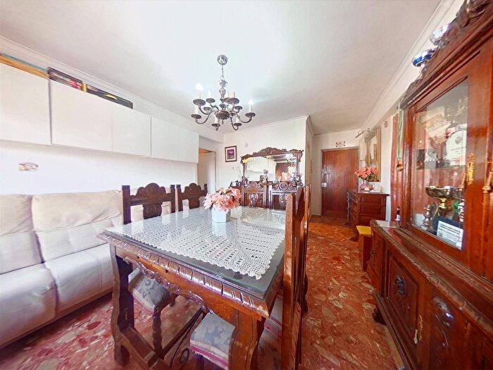 Casas en venta y pisos alquiler - 1