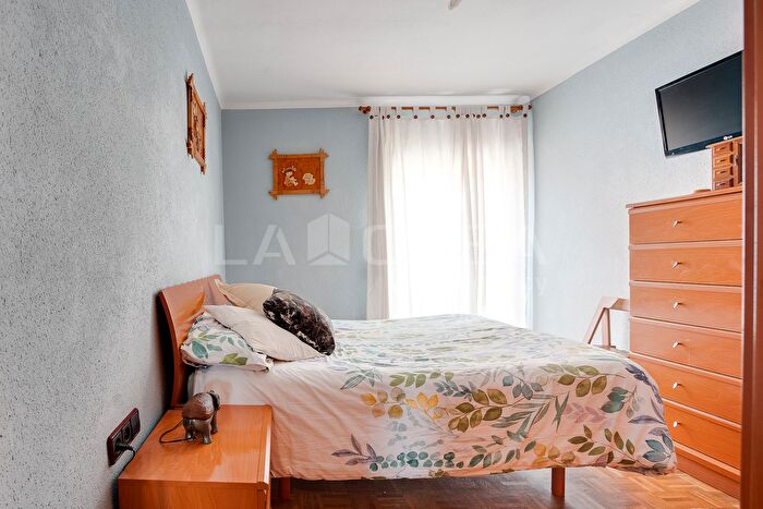 Piso en venta en Nou Barris, Ciutat Meridiana de 3 habitaciones