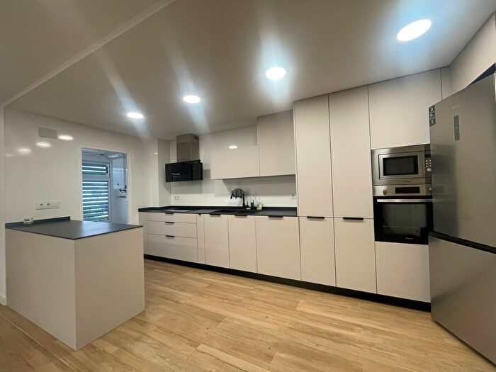 Casas en venta y pisos alquiler - 2