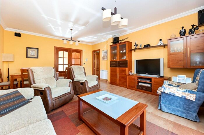 Casas en venta y pisos alquiler - 3