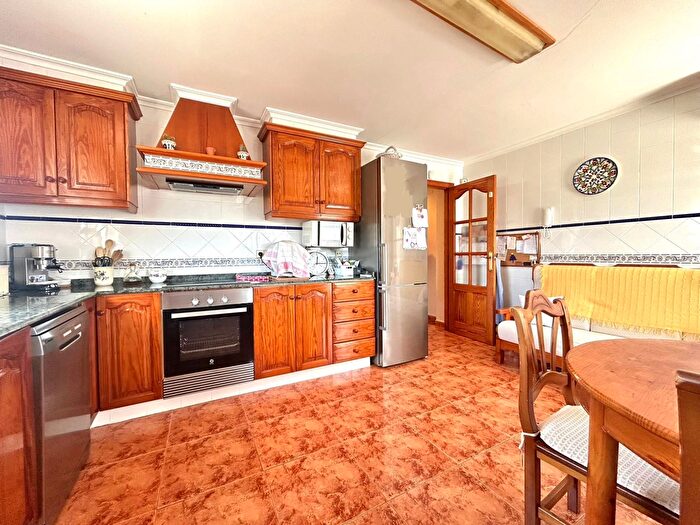 Casas en venta y pisos alquiler - 3