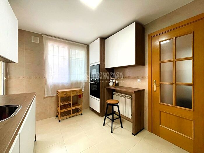Casas en venta y pisos alquiler - 3