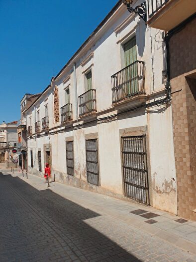 Casas en venta y pisos alquiler - 1