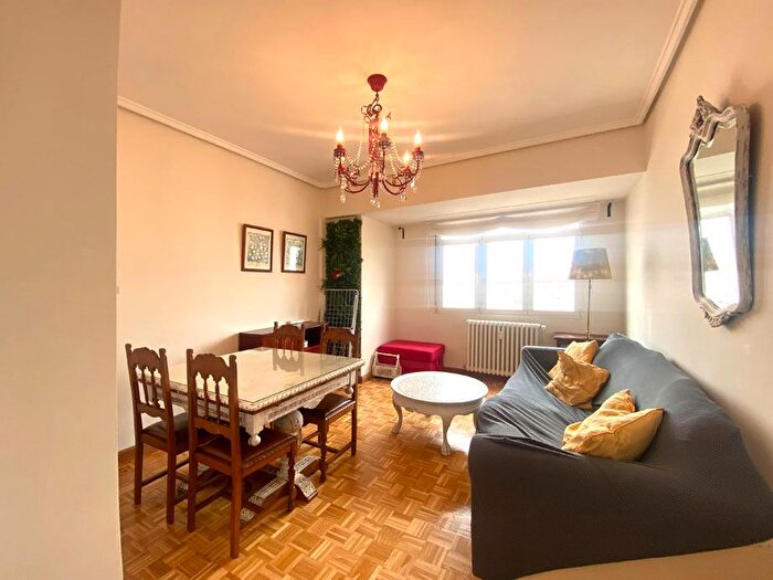 Casas en venta y pisos alquiler - 1