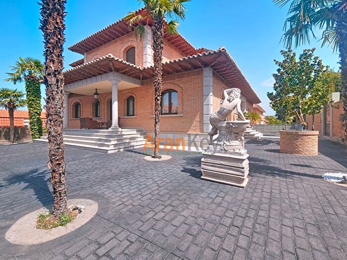 Casas en venta y pisos alquiler - 1