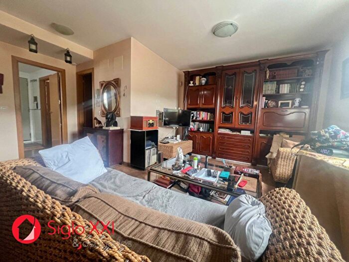 Casas en venta y pisos alquiler - 3