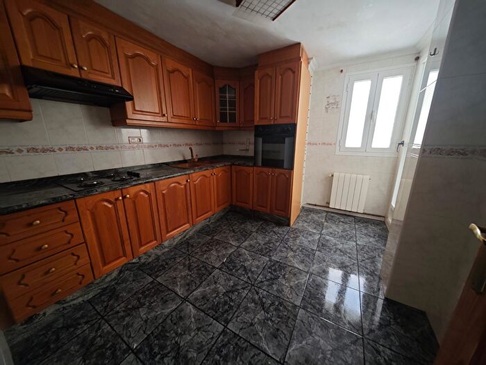 Casas en venta y pisos alquiler - 3