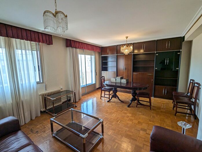 Casas en venta y pisos alquiler - 1