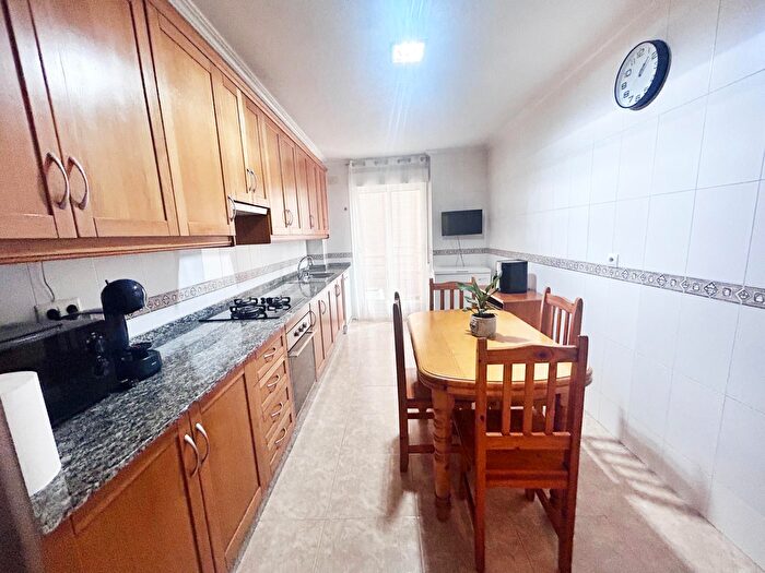 Casas en venta y pisos alquiler - 3