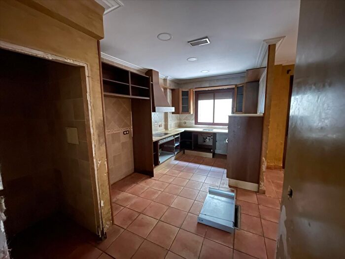 Casas en venta y pisos alquiler - 3