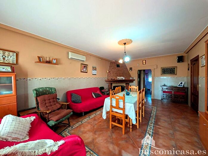 Casas en venta y pisos alquiler - 1