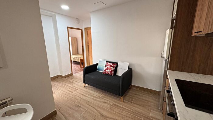 Casas en venta y pisos alquiler - 1